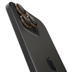 VETRO PROTETTIVO RIGIDO PER LENTE DELLA FOTOCAMERA SPIGEN OPTIK PRO GLAS.TR "EZ FIT" PROTETTORE PER FOTOCAMERA 2-PACK IPHONE 16 PRO / PRO MAX DESERT TITANIUM