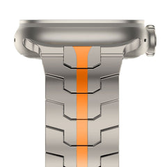 CINTURINO DOOP LINEA INOSSIDABILE APPLE WATCH 6 / 7 / 8 / 9 / 10 / SE / ULTRA 1 / 2 (44 / 45 / 46 / 49 MM) TITANIO/ARANCIONE