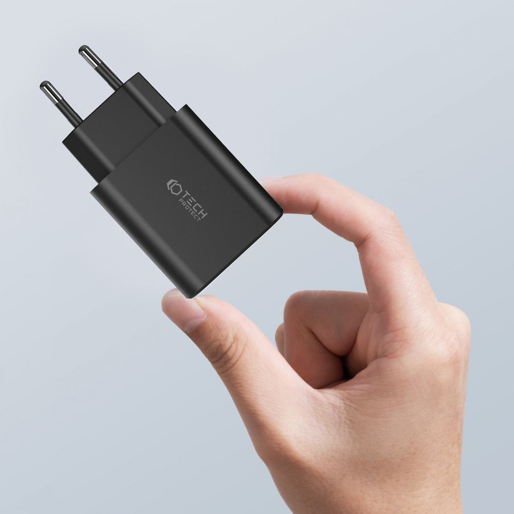 CARICATORE DI RETE PER CELLULARE E TABLET TECH-PROTECT C30W CARICATORE DI RETE A 3 PORTE PD30W/QC3.0 NERO